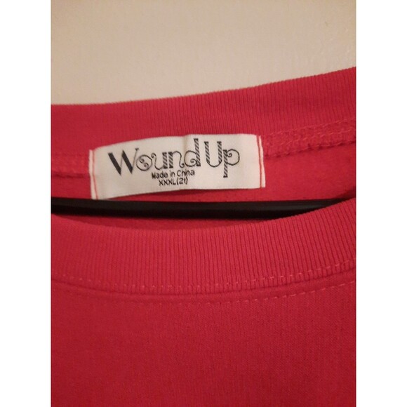 🧥 Wound Up Women’s XXXL Red Sweatshirt – “Love Who You Love” Pride Pullover - Picture 4 of 5